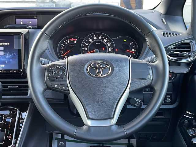 トヨタ ヴォクシー ZS 煌Ⅲ 道北・旭川 2021(令3)年 1.3万km ホワイトパールクリスタルシャイン 寒冷地仕様/ワンオーナー/4WD/メモリーナビ（アルパイン９インチ）/CS/DVD/BT/SD/USB/HDMI/フルセグ/バックカメラ/PCS/PKSB/クリアランスソナー/LDA/アイドリングストップ/クルーズコントロール/両側パワースライドドア/オートハイビーム/オートライト/フォグ/ハーフレザー/オートリトラミラー/サンシェード/純正フロアマット/ドアバイザー/純正スマートキーエンジンスターター/フロントデアイサー/純正AW付き夏タイヤ積込