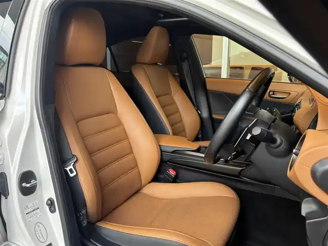レクサス ＩＳ 300h バージョンL 宮城県 2023(令5)年 1.4万km ソニッククォーツ LexusSafetySystem+/サンルーフ/純正ナビゲーションシステム/フルセグTV/全方位カメラ/三眼LEDヘッドライト/オートマチックハイビーム/ブラウンレザーシート/シートヒーター/エアシート/メモリ機能付きパワーシート/アイドリングストップ/オートホールド/ステアリングスイッチ/ステアリングヒーター/パドルシフト/前後ドライブレコーダー/リヤ電動サンシェード/純正19インチAW/スマートキー/ETC2.0車載器