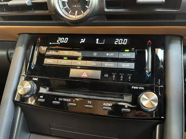 レクサス ＩＳ 300h バージョンL 宮城県 2023(令5)年 1.4万km ソニッククォーツ LexusSafetySystem+/サンルーフ/純正ナビゲーションシステム/フルセグTV/全方位カメラ/三眼LEDヘッドライト/オートマチックハイビーム/ブラウンレザーシート/シートヒーター/エアシート/メモリ機能付きパワーシート/アイドリングストップ/オートホールド/ステアリングスイッチ/ステアリングヒーター/パドルシフト/前後ドライブレコーダー/リヤ電動サンシェード/純正19インチAW/スマートキー/ETC2.0車載器