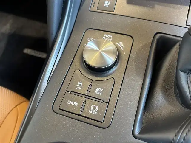 レクサス ＩＳ 300h バージョンL 宮城県 2023(令5)年 1.4万km ソニッククォーツ LexusSafetySystem+/サンルーフ/純正ナビゲーションシステム/フルセグTV/全方位カメラ/三眼LEDヘッドライト/オートマチックハイビーム/ブラウンレザーシート/シートヒーター/エアシート/メモリ機能付きパワーシート/アイドリングストップ/オートホールド/ステアリングスイッチ/ステアリングヒーター/パドルシフト/前後ドライブレコーダー/リヤ電動サンシェード/純正19インチAW/スマートキー/ETC2.0車載器