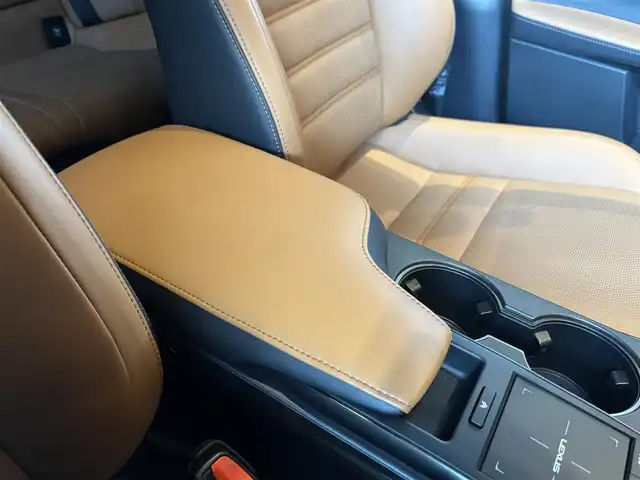 レクサス ＩＳ 300h バージョンL 宮城県 2023(令5)年 1.4万km ソニッククォーツ LexusSafetySystem+/サンルーフ/純正ナビゲーションシステム/フルセグTV/全方位カメラ/三眼LEDヘッドライト/オートマチックハイビーム/ブラウンレザーシート/シートヒーター/エアシート/メモリ機能付きパワーシート/アイドリングストップ/オートホールド/ステアリングスイッチ/ステアリングヒーター/パドルシフト/前後ドライブレコーダー/リヤ電動サンシェード/純正19インチAW/スマートキー/ETC2.0車載器