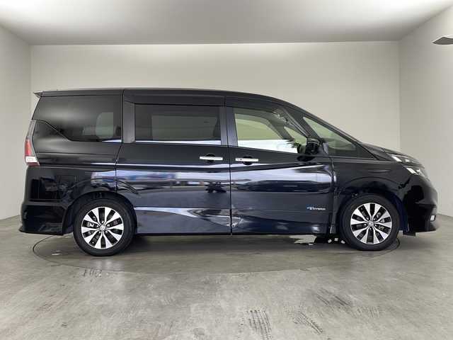 日産 セレナ ハイウェイスター Vセレクション 兵庫県 2017(平29)年 4.6万km ダイヤモンドブラック ・純正9インチSDナビ/CD/DVD/TV/BT/SD/・ビルトインETC/・アラウンドビューモニター/・両側パワースライドドア/・ハンズフリースライドドア/・クルーズコントロール/・パーキングアシスト/・前後ドライブレコーダー/・エマージェンシーブレーキ/・車線逸脱警報/・アイドリングストップ/・LEDヘッドライト/・オートライト/・プッシュスタート/・スマートキー