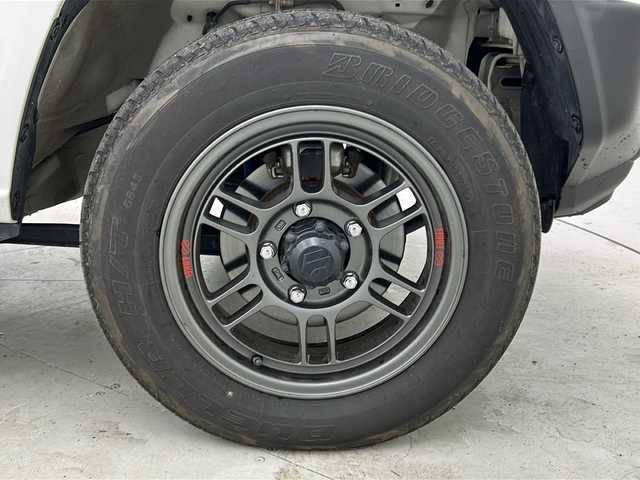 スズキ ジムニー XC 宮城県 2020(令2)年 6.3万km ピュアホワイトP ワンオーナー/フジツボサイドマフラー/スズキセーフティサポート/・デュアルセンサーブレーキサポート/・車線逸脱抑制警報昨日/・オートハイビーム/クルーズコントロール/ケンウッドSDナビ/・CD.DVD.SD.BT/フルセグTV/前席シートヒーター/LEDヘッドライト/フォグランプ/ETC/アイドリングストップ/横滑り防止装置/ヘッドライトウォッシャー/革巻ステアリングホイール/ステアリングスイッチ/プッシュスタート/スマートキー2個/エンケイ製16インチアルミホイール/（左右色違い）/背面タイヤ積込/純正フロアマット