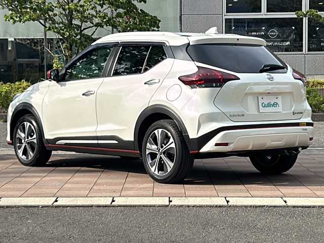 日産 キックス X 福島県 2020(令2)年 1.8万km ブリリアントホワイトパール 純正ナビゲーション/【CD/DVD/SD/BT/TV】/インテリジェントアラウンドビューモニター/ドライブレコーダー/ビルトインETC/インテリジェントルームミラー/前方衝突予測警報/ふらつき警報/車線逸脱防止支援システム/車線逸脱警報/インテリジェントクルーズコントロール/踏み間違い衝突防止アシスト/SOSコール/アイドリングストップ/LEDオートライト/純正フロアマット/純正ドアバイザー