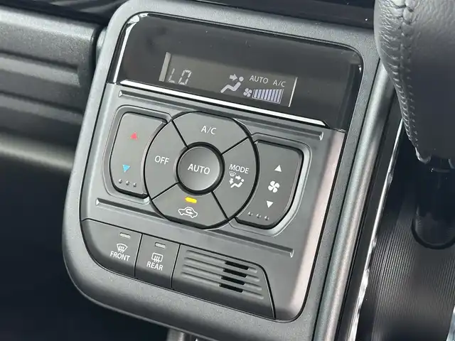 スズキ スペーシア カスタム HYBRID XS 滋賀県 2025(令7)年 0.1千km ピュアホワイトパール/ブラック2トーン 届出済み未使用車/純正9型ナビ/・CD/DVD/Blutooth/USB/全方位カメラ/両側パワースライドドア/ヘッドアップディスプレイ/追従付クルーズコントロール/LEDヘッドライト/シートヒーター/ステアリングヒーター/ステアリングリモコン/スマートキー/衝突軽減ブレーキ/横滑り防止/前後コーナーセンサー/電動格納ミラー/純正１５AW
