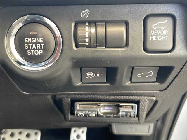 スバル フォレスター 2．0XT アイサイト 東京都 2013(平25)年 7.3万km アイスシルバーメタリック ４WD/IC付ターボ/Panasonic製HDDナビ（CN-510WD）/・フルセグTV/BT/AM/FM/バックカメラ/プッシュスタート/ETC/社外製フロアマット/前席ヒートシーター/前席パワーシート/追従型クルーズコントロール/レーンキープアシスト/オートライト/盗難防止装置/エアバック（ダブル+サイド）/カーテンエアバック/衝突被害軽減システム/電動リアゲート/純正18インチAW/INNO製ルーフキャリア/スマートキー×2/保証書/取扱説明書