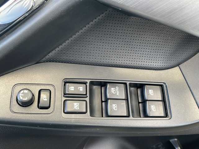 スバル フォレスター 2．0XT アイサイト 東京都 2013(平25)年 7.3万km アイスシルバーメタリック ４WD/IC付ターボ/Panasonic製HDDナビ（CN-510WD）/・フルセグTV/BT/AM/FM/バックカメラ/プッシュスタート/ETC/社外製フロアマット/前席ヒートシーター/前席パワーシート/追従型クルーズコントロール/レーンキープアシスト/オートライト/盗難防止装置/エアバック（ダブル+サイド）/カーテンエアバック/衝突被害軽減システム/電動リアゲート/純正18インチAW/INNO製ルーフキャリア/スマートキー×2/保証書/取扱説明書