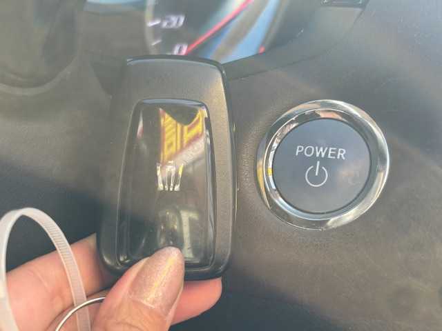 トヨタ クラウン ハイブリッド S Cパッケージ 宮城県 2019(令1)年 7.1万km プレシャスガレナ 登録時走行距離 70841km/純正ナビ/フルセグTV/CD/DVD/Bluetooth/AUX/AM/FM/追従クルーズコントロール/パワーシート/レーンキープ/プリクラッシュ/置くだけ充電/HUD/クリアランスソナー/オートライト/シートヒーター/ステアリングヒーター/プッシュスタート/スマートキー/電動パーキング/パドルシフト/純正アルミホイール/電動格納ミラー/コーナーセンサー