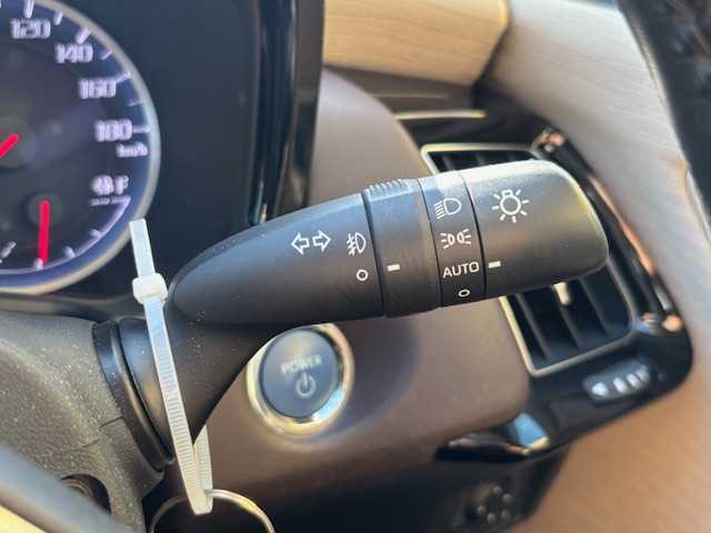 トヨタ クラウン ハイブリッド S Cパッケージ 宮城県 2019(令1)年 7.1万km プレシャスガレナ 登録時走行距離 70841km/純正ナビ/フルセグTV/CD/DVD/Bluetooth/AUX/AM/FM/追従クルーズコントロール/パワーシート/レーンキープ/プリクラッシュ/置くだけ充電/HUD/クリアランスソナー/オートライト/シートヒーター/ステアリングヒーター/プッシュスタート/スマートキー/電動パーキング/パドルシフト/純正アルミホイール/電動格納ミラー/コーナーセンサー