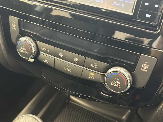 日産 エクストレイル 20X 岐阜県 2017(平29)年 4.9万km ブリリアントホワイトパール サンルーフ/4WD/ナビゲーション/アラウンドビューカメラ/フルセグテレビ/デジタルインナーミラー/電動リアゲート/ETC/革シート/シートヒーター/純正フロアマット/スマートキー/プッシュスタート/スペアキー/オートエアコン/ルーフレール/純正アルミホイール/LEDヘッドライト/オートライト/フォグランプ