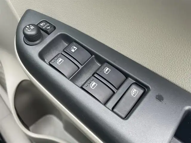 トヨタ パッソ X Lパッケージ 道央・札幌 2023(令5)年 7.5万km パールホワイトⅢ ・４WD/・衝突軽減システム/・盗難防止装置/・寒冷地仕様/・バックカメラ/・メモリナビ/・Bluetooth/・ワンセグTV/・プッシュスタート/・パーキングアシスト/・シートヒーター/・コーナーセンサー/・オートライト/・オートハイビーム/・アイドリングストップ/・LEDヘッドライト/・スマートキー/・ドアバイザー