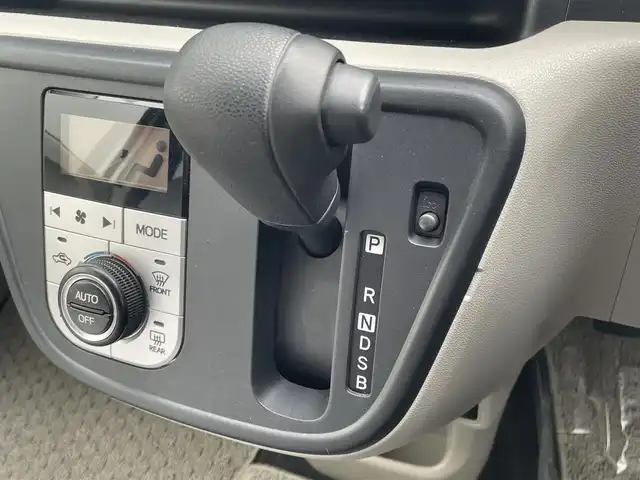 トヨタ パッソ X Lパッケージ 道央・札幌 2023(令5)年 7.5万km パールホワイトⅢ ・４WD/・衝突軽減システム/・盗難防止装置/・寒冷地仕様/・バックカメラ/・メモリナビ/・Bluetooth/・ワンセグTV/・プッシュスタート/・パーキングアシスト/・シートヒーター/・コーナーセンサー/・オートライト/・オートハイビーム/・アイドリングストップ/・LEDヘッドライト/・スマートキー/・ドアバイザー