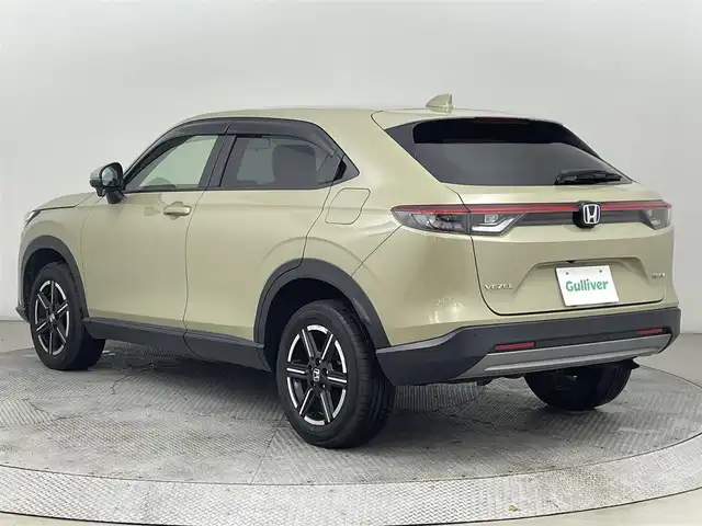 ホンダ ヴェゼル ハイブリッド e:HEV X 道央・札幌 2022(令4)年 6.3万km サンドカーキパール ・４WD/・寒冷地仕様/・純正ナビゲーション/　CD/DVD/BT/フルセグ/iPod/SD/・ビルトインETC/・社外ドライブレコーダー前後/・バックカメラ/・衝突軽減ブレーキ/・横滑り防止装置/・レーダークルーズコントロール/・レーンキープアシスト/・前後コーナーセンサー/・前席シートヒーター/・オートライト/・オートマチックハイビーム/・LEDヘッドライト/・パドルシフト/・ダウンヒルアシストコントロール/・純正フロアマット/・プッシュスタート/・スマートキー/・純正AW16インチ/・ステアリングスイッチ