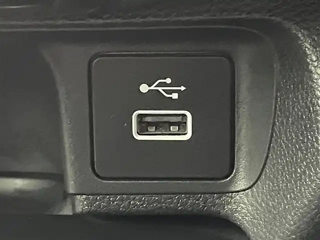 ホンダ ヴェゼル ハイブリッド e:HEV X 道央・札幌 2022(令4)年 6.3万km サンドカーキパール ・４WD/・寒冷地仕様/・純正ナビゲーション/　CD/DVD/BT/フルセグ/iPod/SD/・ビルトインETC/・社外ドライブレコーダー前後/・バックカメラ/・衝突軽減ブレーキ/・横滑り防止装置/・レーダークルーズコントロール/・レーンキープアシスト/・前後コーナーセンサー/・前席シートヒーター/・オートライト/・オートマチックハイビーム/・LEDヘッドライト/・パドルシフト/・ダウンヒルアシストコントロール/・純正フロアマット/・プッシュスタート/・スマートキー/・純正AW16インチ/・ステアリングスイッチ