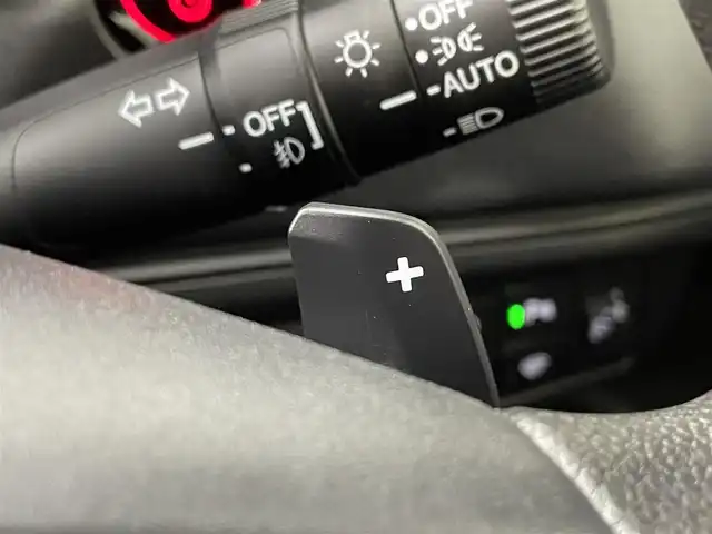 ホンダ ヴェゼル ハイブリッド e:HEV X 道央・札幌 2022(令4)年 6.3万km サンドカーキパール ・４WD/・寒冷地仕様/・純正ナビゲーション/　CD/DVD/BT/フルセグ/iPod/SD/・ビルトインETC/・社外ドライブレコーダー前後/・バックカメラ/・衝突軽減ブレーキ/・横滑り防止装置/・レーダークルーズコントロール/・レーンキープアシスト/・前後コーナーセンサー/・前席シートヒーター/・オートライト/・オートマチックハイビーム/・LEDヘッドライト/・パドルシフト/・ダウンヒルアシストコントロール/・純正フロアマット/・プッシュスタート/・スマートキー/・純正AW16インチ/・ステアリングスイッチ