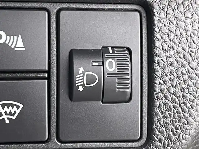 ホンダ ヴェゼル ハイブリッド e:HEV X 道央・札幌 2022(令4)年 6.3万km サンドカーキパール ・４WD/・寒冷地仕様/・純正ナビゲーション/　CD/DVD/BT/フルセグ/iPod/SD/・ビルトインETC/・社外ドライブレコーダー前後/・バックカメラ/・衝突軽減ブレーキ/・横滑り防止装置/・レーダークルーズコントロール/・レーンキープアシスト/・前後コーナーセンサー/・前席シートヒーター/・オートライト/・オートマチックハイビーム/・LEDヘッドライト/・パドルシフト/・ダウンヒルアシストコントロール/・純正フロアマット/・プッシュスタート/・スマートキー/・純正AW16インチ/・ステアリングスイッチ