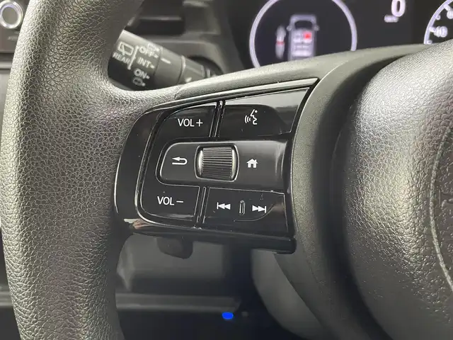 ホンダ ヴェゼル ハイブリッド e:HEV X 道央・札幌 2022(令4)年 6.3万km サンドカーキパール ・４WD/・寒冷地仕様/・純正ナビゲーション/　CD/DVD/BT/フルセグ/iPod/SD/・ビルトインETC/・社外ドライブレコーダー前後/・バックカメラ/・衝突軽減ブレーキ/・横滑り防止装置/・レーダークルーズコントロール/・レーンキープアシスト/・前後コーナーセンサー/・前席シートヒーター/・オートライト/・オートマチックハイビーム/・LEDヘッドライト/・パドルシフト/・ダウンヒルアシストコントロール/・純正フロアマット/・プッシュスタート/・スマートキー/・純正AW16インチ/・ステアリングスイッチ