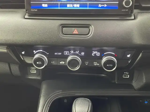 ホンダ ヴェゼル ハイブリッド e:HEV X 道央・札幌 2022(令4)年 6.3万km サンドカーキパール ・４WD/・寒冷地仕様/・純正ナビゲーション/　CD/DVD/BT/フルセグ/iPod/SD/・ビルトインETC/・社外ドライブレコーダー前後/・バックカメラ/・衝突軽減ブレーキ/・横滑り防止装置/・レーダークルーズコントロール/・レーンキープアシスト/・前後コーナーセンサー/・前席シートヒーター/・オートライト/・オートマチックハイビーム/・LEDヘッドライト/・パドルシフト/・ダウンヒルアシストコントロール/・純正フロアマット/・プッシュスタート/・スマートキー/・純正AW16インチ/・ステアリングスイッチ