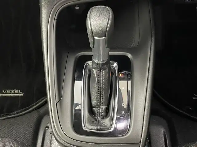 ホンダ ヴェゼル ハイブリッド e:HEV X 道央・札幌 2022(令4)年 6.3万km サンドカーキパール ・４WD/・寒冷地仕様/・純正ナビゲーション/　CD/DVD/BT/フルセグ/iPod/SD/・ビルトインETC/・社外ドライブレコーダー前後/・バックカメラ/・衝突軽減ブレーキ/・横滑り防止装置/・レーダークルーズコントロール/・レーンキープアシスト/・前後コーナーセンサー/・前席シートヒーター/・オートライト/・オートマチックハイビーム/・LEDヘッドライト/・パドルシフト/・ダウンヒルアシストコントロール/・純正フロアマット/・プッシュスタート/・スマートキー/・純正AW16インチ/・ステアリングスイッチ