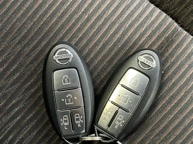 日産 エルグランド 250ハイウェイスターS 静岡県 2016(平28)年 11.7万km ファントムブラック (株)IDOMが運営する【じしゃロン焼津店】の自社ローン専用車両になります。こちらは現金またはオートローンご利用時の価格です。自社ローンご希望の方は別途その旨お申付け下さい /純正ＳＤナビ/（フルセグＴＶ/Ｂｌｕｅｔｏｏｔｈ接続/ＣＤ/ＤＶＤ/ミュージックサーバー）/両側パワースライドドア/バックカメラ/フリップダウンモニター/ETC/LEDヘッドライト/オートライト/プッシュスタート＆スマートキー