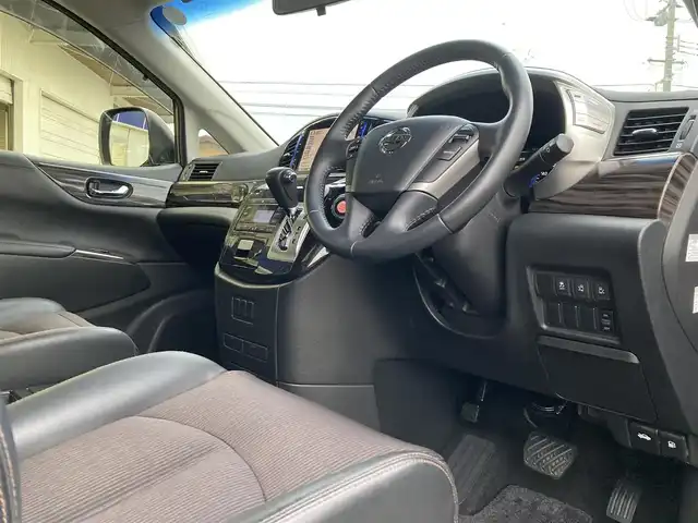 日産 エルグランド 250ハイウェイスターS 静岡県 2016(平28)年 11.7万km ファントムブラック (株)IDOMが運営する【じしゃロン焼津店】の自社ローン専用車両になります。こちらは現金またはオートローンご利用時の価格です。自社ローンご希望の方は別途その旨お申付け下さい /純正ＳＤナビ/（フルセグＴＶ/Ｂｌｕｅｔｏｏｔｈ接続/ＣＤ/ＤＶＤ/ミュージックサーバー）/両側パワースライドドア/バックカメラ/フリップダウンモニター/ETC/LEDヘッドライト/オートライト/プッシュスタート＆スマートキー