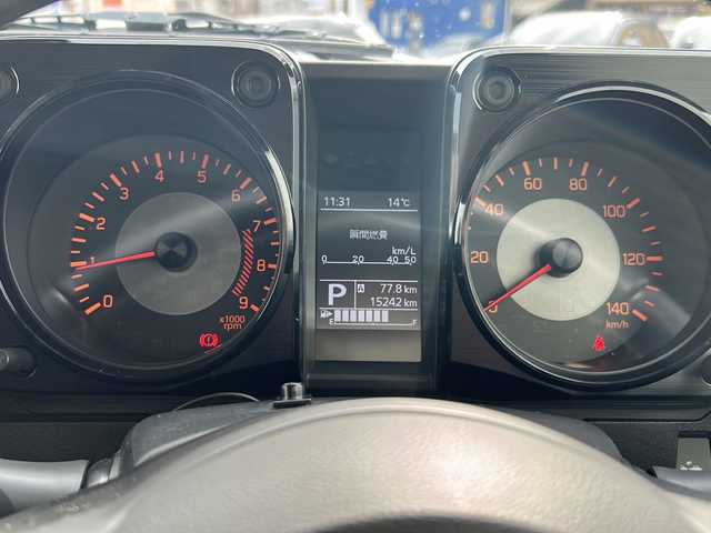 スズキ ジムニー XC 三重県 2018(平30)年 1.6万km ピュアホワイトP 禁煙/純正8型ナビ/ナビ連動ドラレコ/バックカメラ/ビルトインETC/シートヒーター/レーンキープアシスト/衝突被害軽減システム/クルーズコントロール/ダウンヒルアシストコントロール/LEDオートライト/フォグランプ/ステアリングスイッチ/電動格納ミラー/純正16インチAW