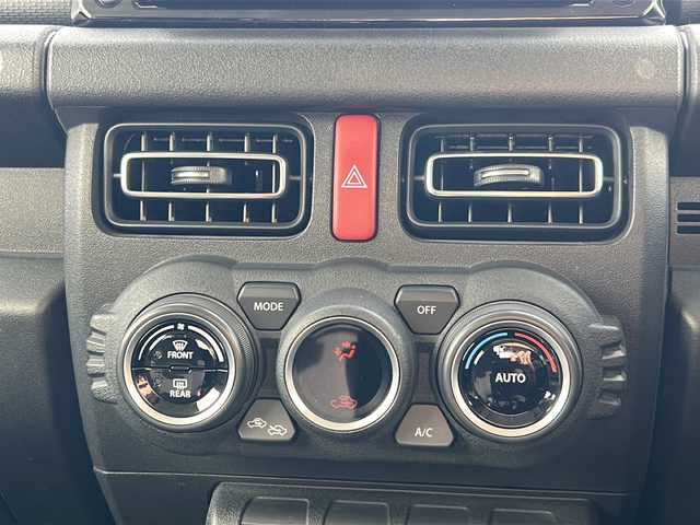 スズキ ジムニー XC 三重県 2018(平30)年 1.6万km ピュアホワイトP 禁煙/純正8型ナビ/ナビ連動ドラレコ/バックカメラ/ビルトインETC/シートヒーター/レーンキープアシスト/衝突被害軽減システム/クルーズコントロール/ダウンヒルアシストコントロール/LEDオートライト/フォグランプ/ステアリングスイッチ/電動格納ミラー/純正16インチAW