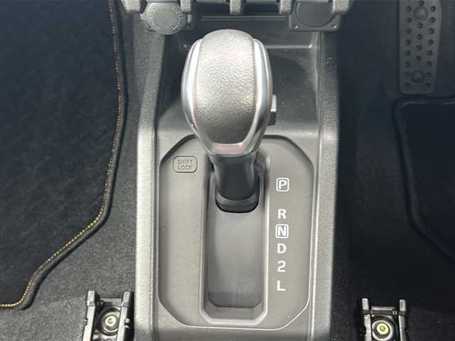 スズキ ジムニー XC 三重県 2018(平30)年 1.6万km ピュアホワイトP 禁煙/純正8型ナビ/ナビ連動ドラレコ/バックカメラ/ビルトインETC/シートヒーター/レーンキープアシスト/衝突被害軽減システム/クルーズコントロール/ダウンヒルアシストコントロール/LEDオートライト/フォグランプ/ステアリングスイッチ/電動格納ミラー/純正16インチAW