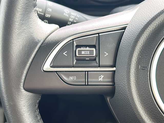 スズキ ジムニー XC 三重県 2018(平30)年 1.6万km ピュアホワイトP 禁煙/純正8型ナビ/ナビ連動ドラレコ/バックカメラ/ビルトインETC/シートヒーター/レーンキープアシスト/衝突被害軽減システム/クルーズコントロール/ダウンヒルアシストコントロール/LEDオートライト/フォグランプ/ステアリングスイッチ/電動格納ミラー/純正16インチAW