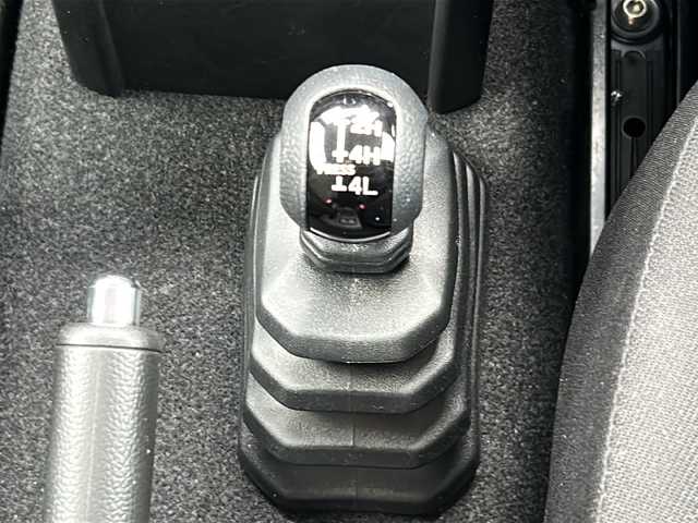 スズキ ジムニー XC 三重県 2018(平30)年 1.6万km ピュアホワイトP 禁煙/純正8型ナビ/ナビ連動ドラレコ/バックカメラ/ビルトインETC/シートヒーター/レーンキープアシスト/衝突被害軽減システム/クルーズコントロール/ダウンヒルアシストコントロール/LEDオートライト/フォグランプ/ステアリングスイッチ/電動格納ミラー/純正16インチAW