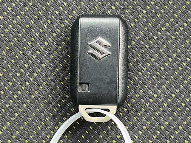 スズキ ジムニー XC 三重県 2018(平30)年 1.6万km ピュアホワイトP 禁煙/純正8型ナビ/ナビ連動ドラレコ/バックカメラ/ビルトインETC/シートヒーター/レーンキープアシスト/衝突被害軽減システム/クルーズコントロール/ダウンヒルアシストコントロール/LEDオートライト/フォグランプ/ステアリングスイッチ/電動格納ミラー/純正16インチAW