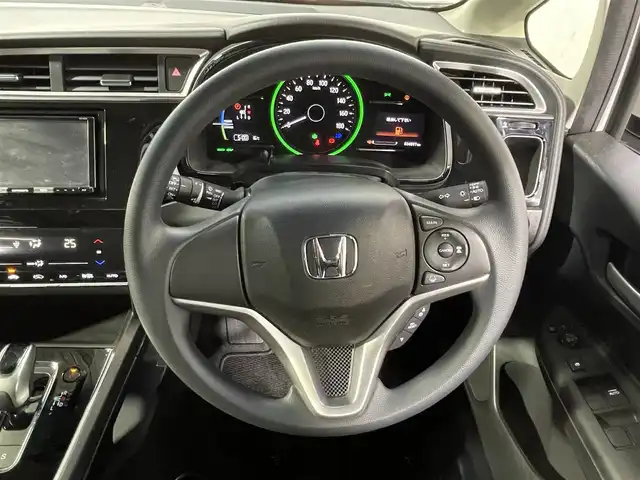 ホンダ シャトル ハイブリッド ホンダセンシング 大阪府 2021(令3)年 3.5万km プラチナホワイトパール 社外ナビ(地デジ/DVD再生/Bluetooth) バックカメラ ETC 衝突軽減 レーダークルコン レーンアシスト オートライト オートエアコン スマートキー プッシュスタート 横滑り防止