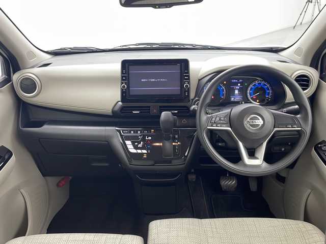 日産 デイズ X 三重県 2021(令3)年 2.4万km ホワイトパール 禁煙車/純正ナビ/全方位カメラ/オートライト/前後コーナーセンサー/エマージェンシーブレーキ/社外14インチアルミ/純正フロアマット/レーンキープアシスト/アイドリングストップ/ハロゲンライト/スマートキー/前方ドライブレコーダー