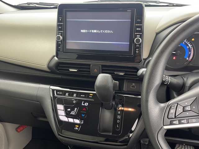 日産 デイズ X 三重県 2021(令3)年 2.4万km ホワイトパール 禁煙車/純正ナビ/全方位カメラ/オートライト/前後コーナーセンサー/エマージェンシーブレーキ/社外14インチアルミ/純正フロアマット/レーンキープアシスト/アイドリングストップ/ハロゲンライト/スマートキー/前方ドライブレコーダー