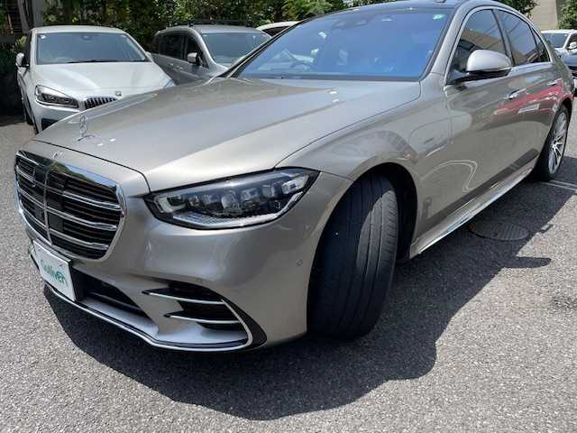 メルセデス・ベンツ Ｓ５００ 4マチック AMGライン 東京都 2021(令3)年 0.9万km モハーベシルバー レーダーセーフティパッケージ（詳細は検査員記入欄参照）/レザーエクスクルーシブパッケージ/3Dコックピッドディスプレイ/ARヘッドアップディスプレイ/パノラミックスライディングルーフ/ワンオーナー/保証書/取説/R3.6ディーラー記録簿/スマートキー×２/クライメントコントロール/前席エナジャイジングパッケージ/木目&革巻きステア/パドルシフト/ヒーター/電動チルト/ダイヤモンドステッチ入ナッパ黒レザーシート/前メモリ付パワーシート＆ベンチレーター＆リラクゼーション機能・全席シートヒーター/リアオートサンシェード・後席充電用USB/メルセデスミーコネクト/12.8インチ有機ELメディアディスプレイ・ダッシュカム/ARナビ・フルセグTV/BT/USB/AppleCarPlay/AndroidAuto/ブルメスター3Dサラウンドサウンドシステム/360度カメラシステム・アクティブパーキングアシスト・パークトロニック/2.0ビルトインETC＆純正前後ドラレコ/AMG20インチアルミ/全ドアイージークロージャー/LEDパフォーマンスライト/アダプティブハイビームアシスト+・オートライト/パワートランク/AUTOHOLD