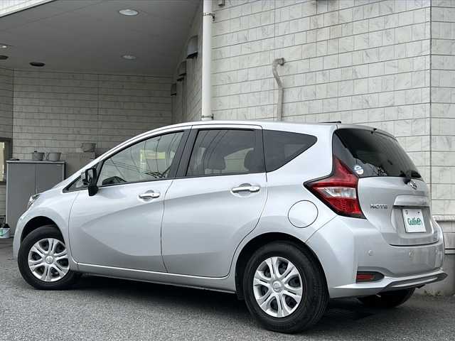 日産 ノート X 神奈川県 2018(平30)年 0.9万km ブリリアントシルバー 純正ディーラーナビ(CD/AUX/BT/ワンセグTV)/衝突被害軽減ブレーキ/レーンキープアシスト/横滑り防止装置/アイドリングストップ/プッシュスタート/オートライト/ステアリングスイッチ/ISOFIX/スペアキー×１/ワンオーナー/保証書