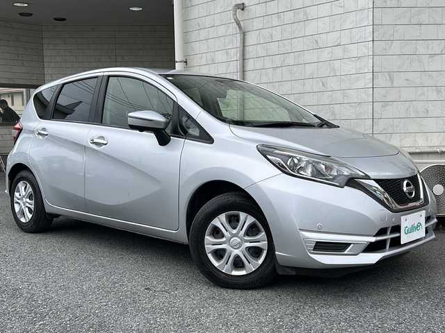 日産 ノート X 神奈川県 2018(平30)年 0.9万km ブリリアントシルバー 純正ディーラーナビ(CD/AUX/BT/ワンセグTV)/衝突被害軽減ブレーキ/レーンキープアシスト/横滑り防止装置/アイドリングストップ/プッシュスタート/オートライト/ステアリングスイッチ/ISOFIX/スペアキー×１/ワンオーナー/保証書