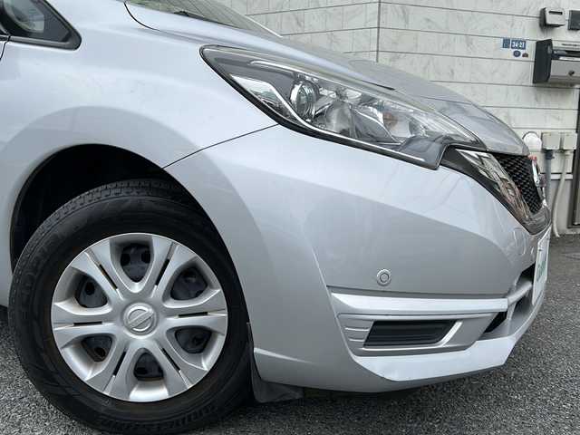 日産 ノート X 神奈川県 2018(平30)年 0.9万km ブリリアントシルバー 純正ディーラーナビ(CD/AUX/BT/ワンセグTV)/衝突被害軽減ブレーキ/レーンキープアシスト/横滑り防止装置/アイドリングストップ/プッシュスタート/オートライト/ステアリングスイッチ/ISOFIX/スペアキー×１/ワンオーナー/保証書