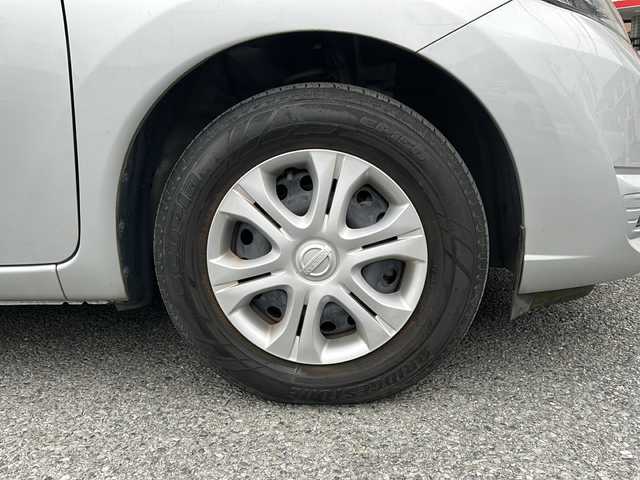 日産 ノート X 神奈川県 2018(平30)年 0.9万km ブリリアントシルバー 純正ディーラーナビ(CD/AUX/BT/ワンセグTV)/衝突被害軽減ブレーキ/レーンキープアシスト/横滑り防止装置/アイドリングストップ/プッシュスタート/オートライト/ステアリングスイッチ/ISOFIX/スペアキー×１/ワンオーナー/保証書