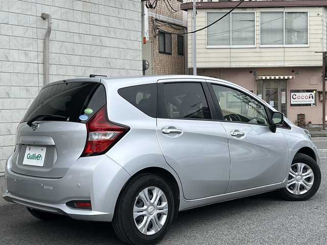 日産 ノート X 神奈川県 2018(平30)年 0.9万km ブリリアントシルバー 純正ディーラーナビ(CD/AUX/BT/ワンセグTV)/衝突被害軽減ブレーキ/レーンキープアシスト/横滑り防止装置/アイドリングストップ/プッシュスタート/オートライト/ステアリングスイッチ/ISOFIX/スペアキー×１/ワンオーナー/保証書