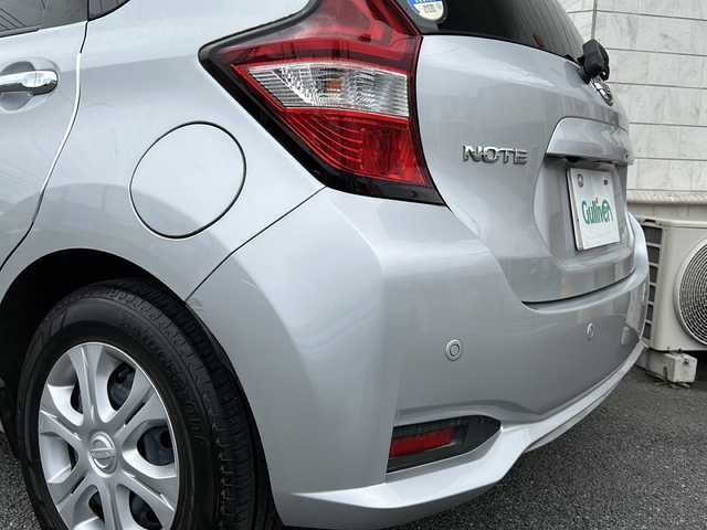日産 ノート X 神奈川県 2018(平30)年 0.9万km ブリリアントシルバー 純正ディーラーナビ(CD/AUX/BT/ワンセグTV)/衝突被害軽減ブレーキ/レーンキープアシスト/横滑り防止装置/アイドリングストップ/プッシュスタート/オートライト/ステアリングスイッチ/ISOFIX/スペアキー×１/ワンオーナー/保証書