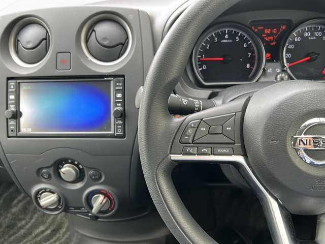 日産 ノート X 神奈川県 2018(平30)年 0.9万km ブリリアントシルバー 純正ディーラーナビ(CD/AUX/BT/ワンセグTV)/衝突被害軽減ブレーキ/レーンキープアシスト/横滑り防止装置/アイドリングストップ/プッシュスタート/オートライト/ステアリングスイッチ/ISOFIX/スペアキー×１/ワンオーナー/保証書