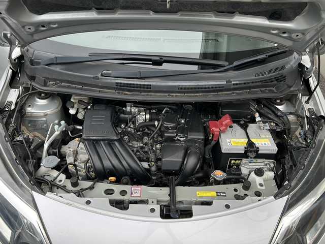 日産 ノート X 神奈川県 2018(平30)年 0.9万km ブリリアントシルバー 純正ディーラーナビ(CD/AUX/BT/ワンセグTV)/衝突被害軽減ブレーキ/レーンキープアシスト/横滑り防止装置/アイドリングストップ/プッシュスタート/オートライト/ステアリングスイッチ/ISOFIX/スペアキー×１/ワンオーナー/保証書