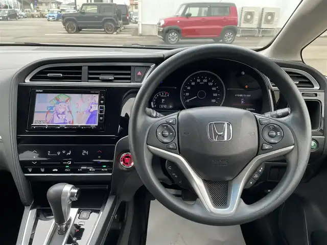 ホンダ シャトル G ホンダセンシング 石川県 2018(平30)年 6.4万km パール 純正メモリーナビ/CD/DVD/フルセグTV/バックカメラ/LEDヘッドライト/ETC/ドライブレコーダー/レーダークルーズ/レーダーブレーキ/社外アルミホイール/スマートキー/プッシュスタート/電動ミラー
