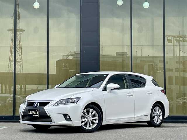 レクサス ＣＴ 200h バージョンC 石川県 2014(平26)年 13.9万km ホワイトパールクリスタルシャイン 純正メモリーナビ/バックカメラ/フルセグTV/CD/DVD/Bluetooth/USB/AUX/クルーズコントロール/電動格納ミラー/オートライト/HIDヘッドライト/ヘッドライトレベライザー/パワーシート(前席)/シートヒーター(前席)/ドライブレコーダー(後方)/ETC/パドルシフト