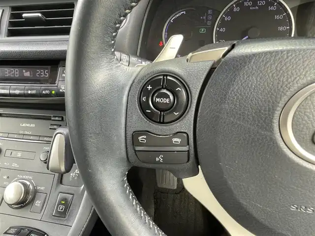 レクサス ＣＴ 200h バージョンC 石川県 2014(平26)年 13.9万km ホワイトパールクリスタルシャイン 純正メモリーナビ/バックカメラ/フルセグTV/CD/DVD/Bluetooth/USB/AUX/クルーズコントロール/電動格納ミラー/オートライト/HIDヘッドライト/ヘッドライトレベライザー/パワーシート(前席)/シートヒーター(前席)/ドライブレコーダー(後方)/ETC/パドルシフト