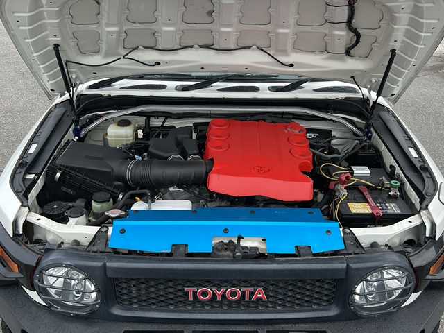 トヨタ ＦＪクルーザー 富山県 2014(平26)年 2.4万km ホワイト 4WD/純正SDナビ（NSZT-W62G）/フルセグ/Bluetooth/バックカメラ/サイドカメラ/ドライブレコーダー/ETC/クリアランスソナー/クルーズコントロール/リフトアップ/BFグッドリッチ オールテレーン（275/55/R20）/JAOSマッドフラップ/オーバーフェンダーキット/背面タイヤ/社外20インチアルミホイール/社外マフラー