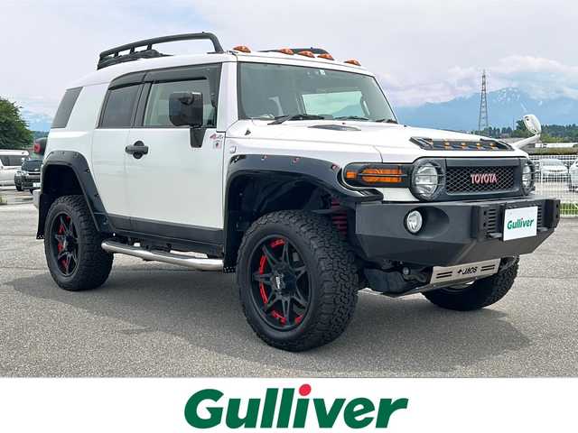 トヨタ ＦＪクルーザー 富山県 2014(平26)年 2.4万km ホワイト 4WD/純正SDナビ（NSZT-W62G）/フルセグ/Bluetooth/バックカメラ/サイドカメラ/ドライブレコーダー/ETC/クリアランスソナー/クルーズコントロール/リフトアップ/BFグッドリッチ オールテレーン（275/55/R20）/JAOSマッドフラップ/オーバーフェンダーキット/背面タイヤ/社外20インチアルミホイール/社外マフラー