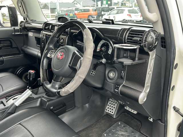 トヨタ ＦＪクルーザー 富山県 2014(平26)年 2.4万km ホワイト 4WD/純正SDナビ（NSZT-W62G）/フルセグ/Bluetooth/バックカメラ/サイドカメラ/ドライブレコーダー/ETC/クリアランスソナー/クルーズコントロール/リフトアップ/BFグッドリッチ オールテレーン（275/55/R20）/JAOSマッドフラップ/オーバーフェンダーキット/背面タイヤ/社外20インチアルミホイール/社外マフラー