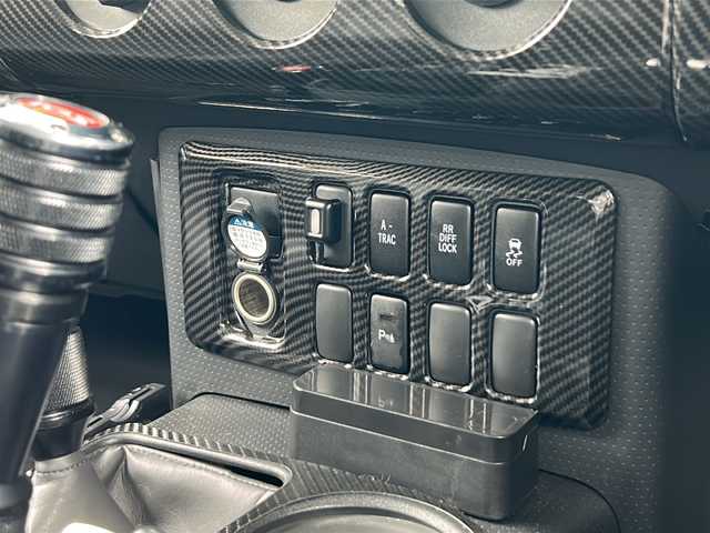 トヨタ ＦＪクルーザー 富山県 2014(平26)年 2.4万km ホワイト 4WD/純正SDナビ（NSZT-W62G）/フルセグ/Bluetooth/バックカメラ/サイドカメラ/ドライブレコーダー/ETC/クリアランスソナー/クルーズコントロール/リフトアップ/BFグッドリッチ オールテレーン（275/55/R20）/JAOSマッドフラップ/オーバーフェンダーキット/背面タイヤ/社外20インチアルミホイール/社外マフラー